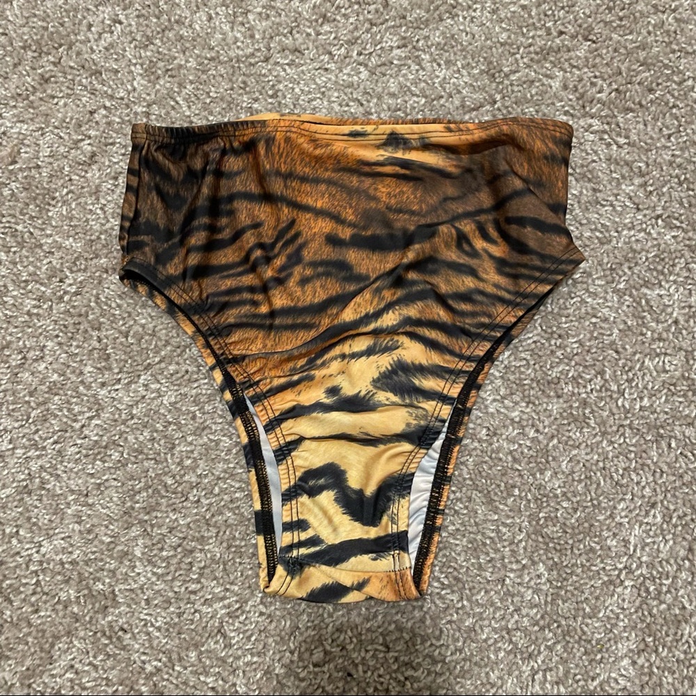 ESR tiger hot pants